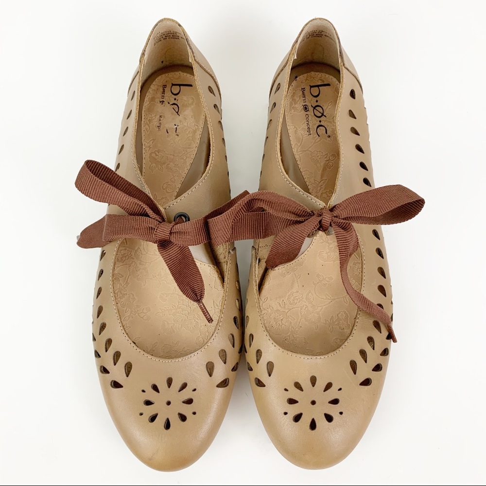 Born Jerrica Lace Up Flats 9.5 Eyelet Tan Ribbon